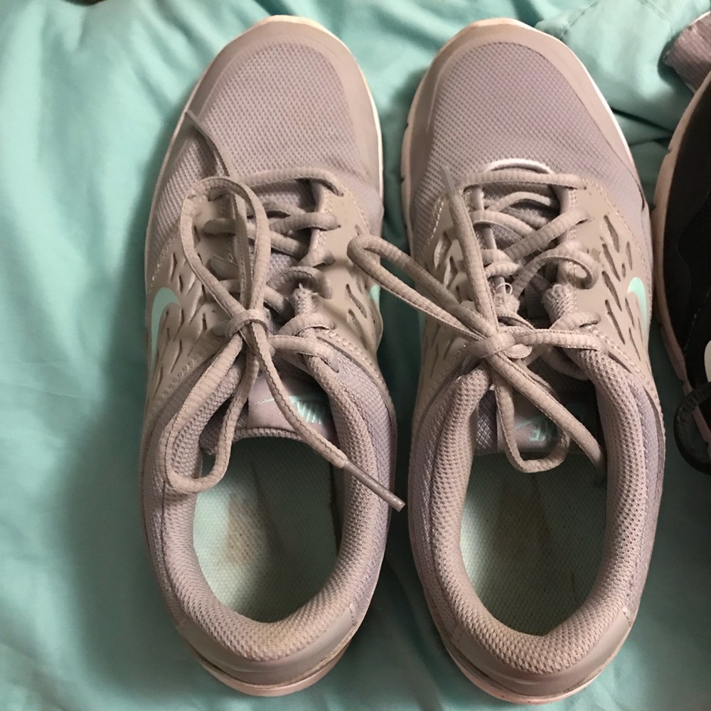 Nike Orive tennis shoes! Size 8.